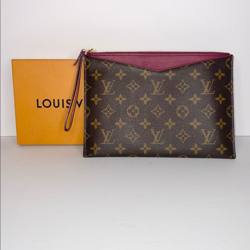 ❌❌SOLD OUT❌❌  Vuitton monogram Pallas wristlet
